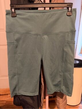 High-Waist Women’s Bike Shorts with Side Pockets